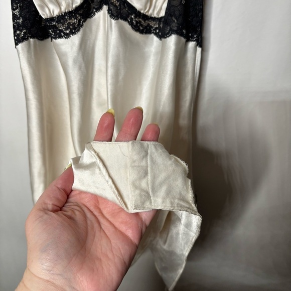 Victoria's Secret V-Neck Lace Satin Teddy size Small - Picture 4 of 13